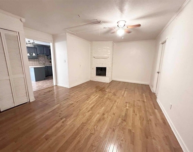 208 Cherrywood Drive - Photo Thumbnail 2