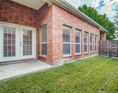 7537 Glasshouse Walk - Photo Thumbnail 11
