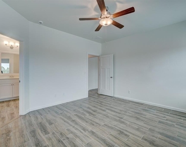 528 Nw 175th Street - Photo Thumbnail 10