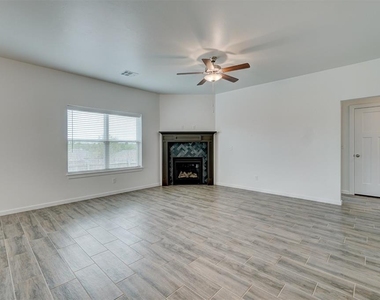 528 Nw 175th Street - Photo Thumbnail 2