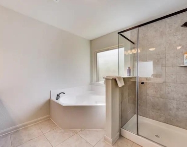 808 Oak Valley - Photo Thumbnail 4
