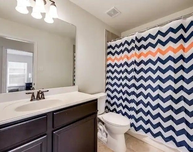 808 Oak Valley - Photo Thumbnail 7