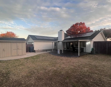 3129 Pinewood Drive - Photo Thumbnail 6
