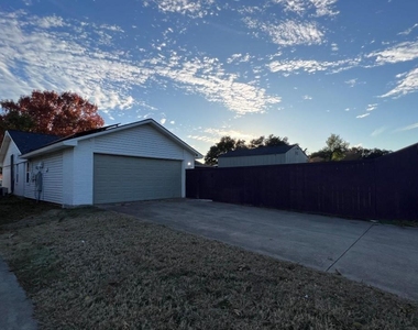 3129 Pinewood Drive - Photo Thumbnail 7