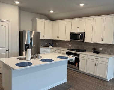 5408 Locke Drive - Photo Thumbnail 7
