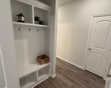 5408 Locke Drive - Photo Thumbnail 4