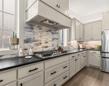 15627 Rue Drive - Photo Thumbnail 8