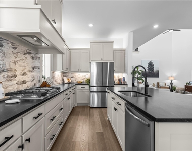 15627 Rue Drive - Photo Thumbnail 7