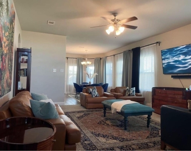 632 Redwood Drive - Photo Thumbnail 3