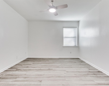 1606 W Shore Drive - Photo Thumbnail 16