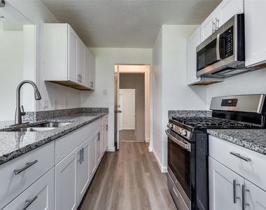 1606 W Shore Drive - Photo Thumbnail 10