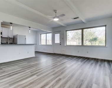 1606 W Shore Drive - Photo Thumbnail 6