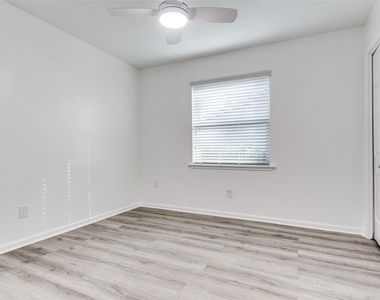 1606 W Shore Drive - Photo Thumbnail 19