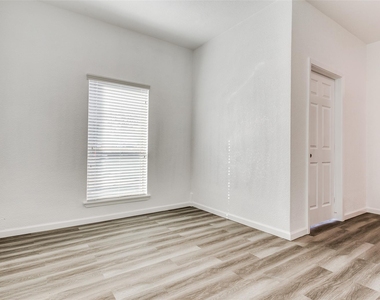 1606 W Shore Drive - Photo Thumbnail 14