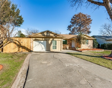 1606 W Shore Drive - Photo Thumbnail 1