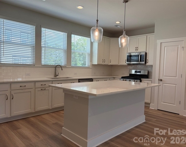 413 Nathaniel Way - Photo Thumbnail 10