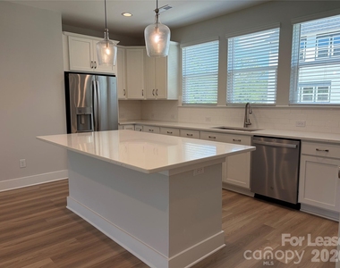 413 Nathaniel Way - Photo Thumbnail 11