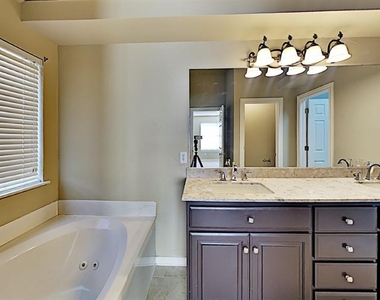 6808 Sandlewood Drive - Photo Thumbnail 14