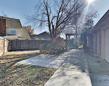 6808 Sandlewood Drive - Photo Thumbnail 24