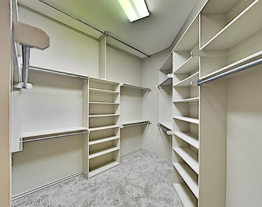 6808 Sandlewood Drive - Photo Thumbnail 17