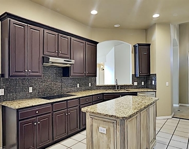 6808 Sandlewood Drive - Photo Thumbnail 8