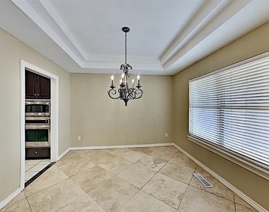 6808 Sandlewood Drive - Photo Thumbnail 7