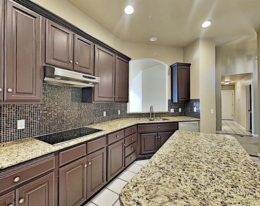 6808 Sandlewood Drive - Photo Thumbnail 9