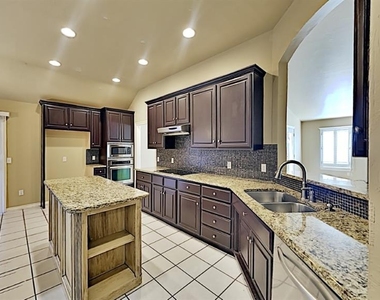 6808 Sandlewood Drive - Photo Thumbnail 10