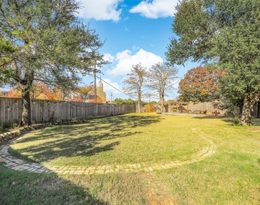 3913 Knob Hill Drive - Photo Thumbnail 11