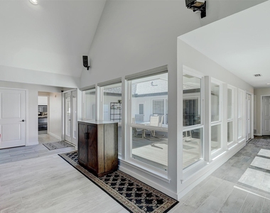 3913 Knob Hill Drive - Photo Thumbnail 20