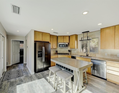 3913 Knob Hill Drive - Photo Thumbnail 15