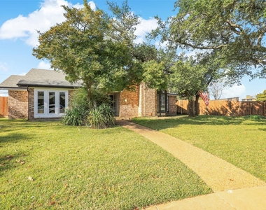 3913 Knob Hill Drive - Photo Thumbnail 2