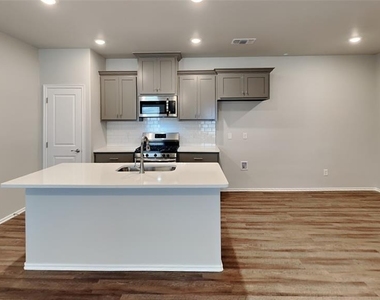 9329 Nw 125th Street - Photo Thumbnail 4