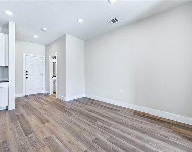 2906 Woodland Street - Photo Thumbnail 13