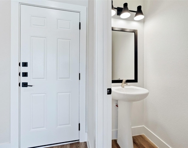 2906 Woodland Street - Photo Thumbnail 14