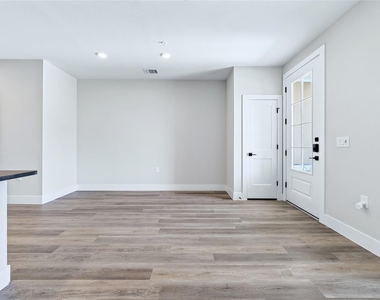 2906 Woodland Street - Photo Thumbnail 12