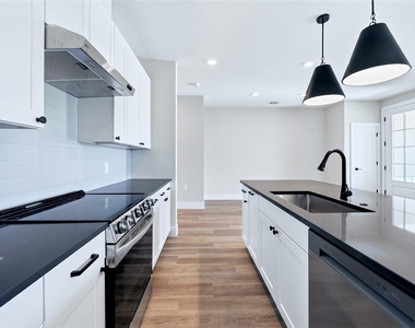 2906 Woodland Street - Photo Thumbnail 6