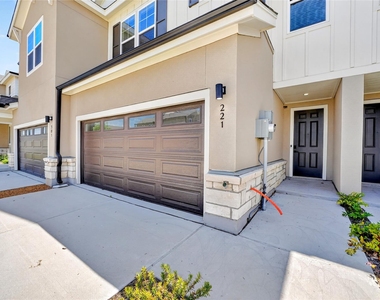 2906 Woodland Street - Photo Thumbnail 1