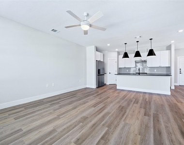 2906 Woodland Street - Photo Thumbnail 9