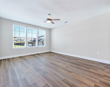 2906 Woodland Street - Photo Thumbnail 8