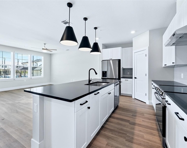 2906 Woodland Street - Photo Thumbnail 7