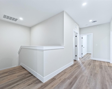 2906 Woodland Street - Photo Thumbnail 16