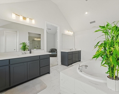 3316 Honey Suckle Lane - Photo Thumbnail 17