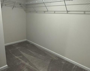 212 Brentwood Drive - Photo Thumbnail 14
