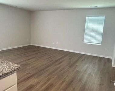 212 Brentwood Drive - Photo Thumbnail 6