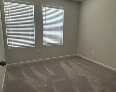 212 Brentwood Drive - Photo Thumbnail 16