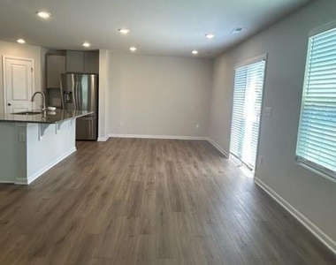 212 Brentwood Drive - Photo Thumbnail 7