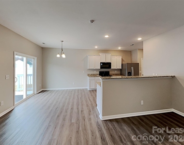 1372 Waylon Avenue - Photo Thumbnail 5