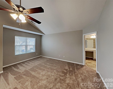 1372 Waylon Avenue - Photo Thumbnail 9
