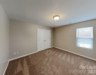 1372 Waylon Avenue - Photo Thumbnail 12